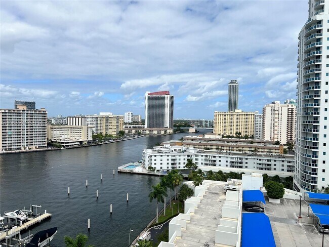 Building Photo - 1965 S Ocean Dr