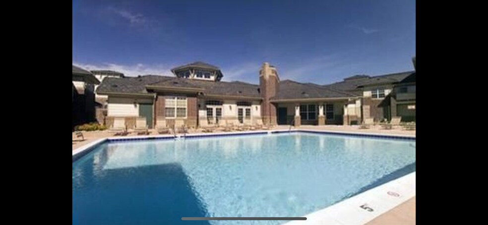 Club house with pool - 3852 S Dallas St