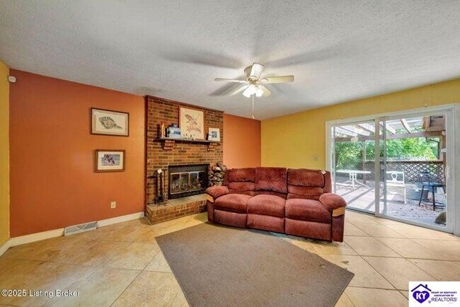 Building Photo - 809 Clifford Dr
