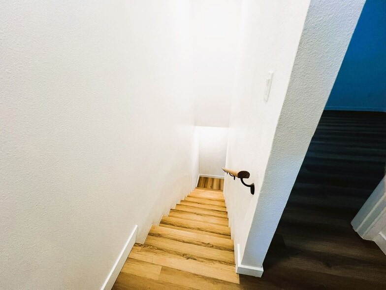 Building Photo - 13811 La Pat Pl