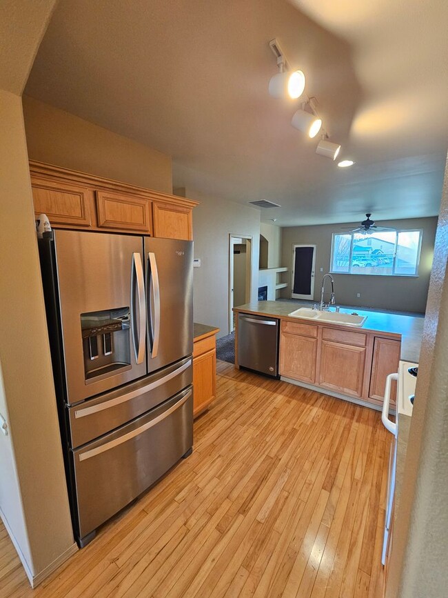 Building Photo - Beautiful 3 bed, 2.5 bath home in Fife