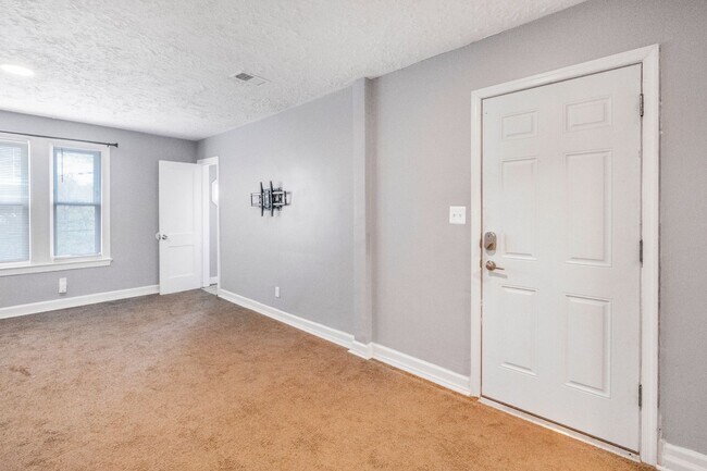 Building Photo - Cozy 1 BR/1 BA Apartment in Congress Heights!