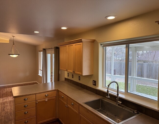 Building Photo - 1165 E 19th N St