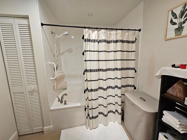 Building Photo - 7976 La Mirada Dr