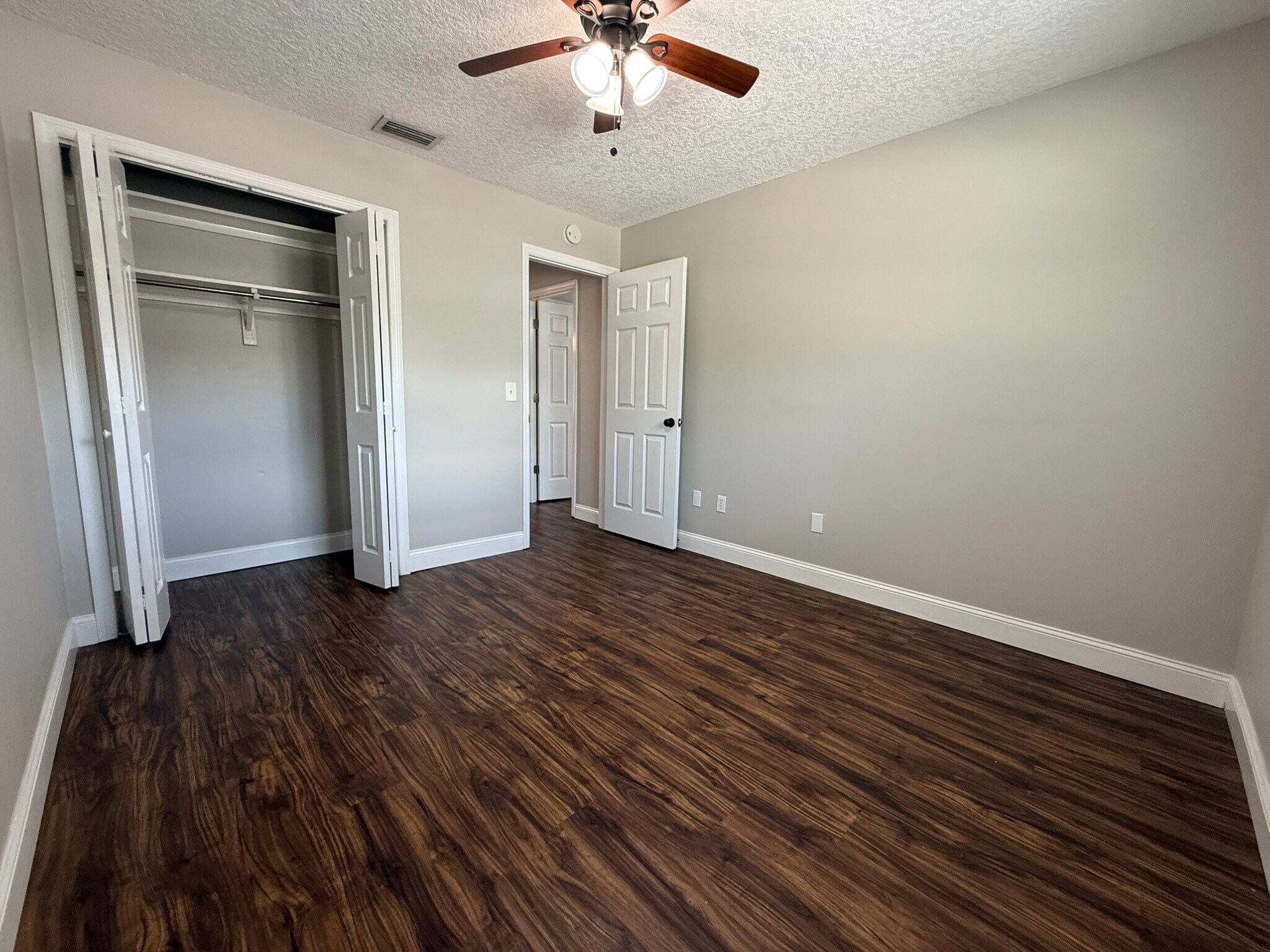 Building Photo - 2 Bed/1 Bath - Unit 8