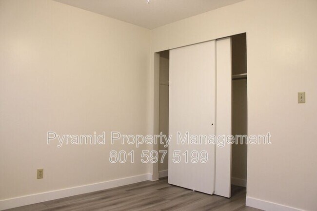 Building Photo - 825 E 760 N