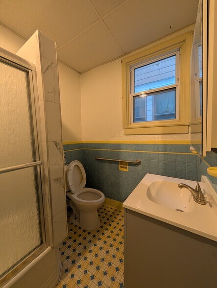 Building Photo - 411 W Diamond Ave