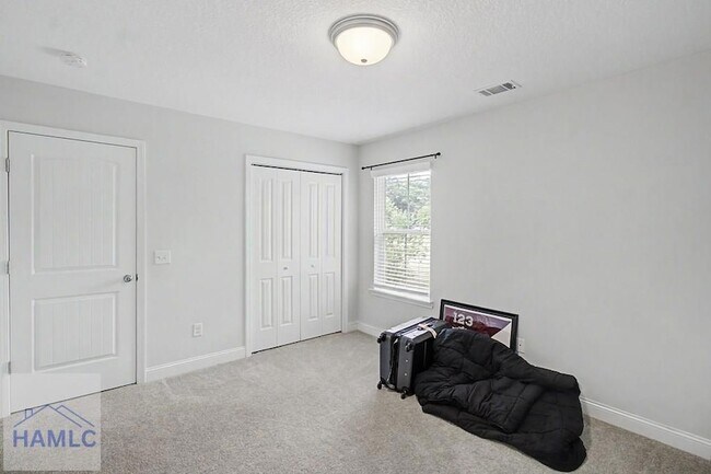 Building Photo - 785 Fairview Cir