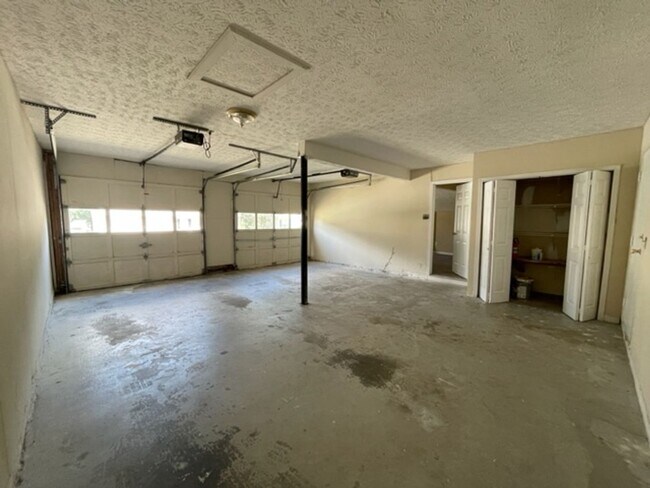 Building Photo - 2110 Lown Farm Ln