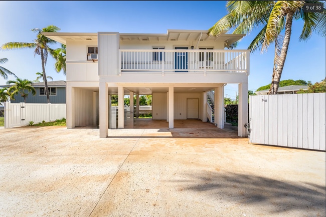 Building Photo - Furnished Luxury Ocean Front Estate in Waianae with Old Hawaii rural setting- 3/5 Luxury, 2 story...