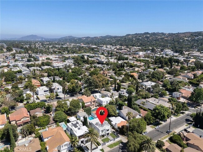 Building Photo - 4630 Cedros Ave