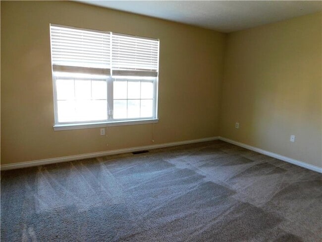 Building Photo - 6512 Oak Crest Dr