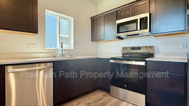 Building Photo - 5102 E Norma Ave