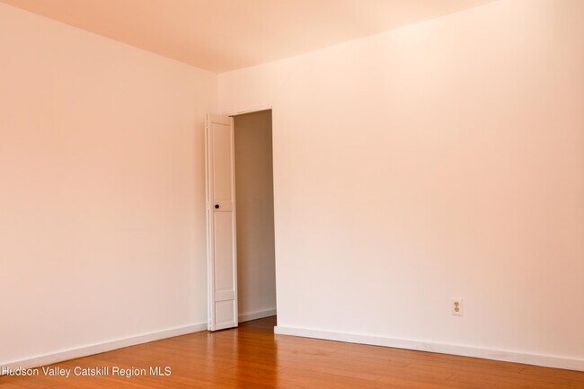 Building Photo - 259 Village Ct