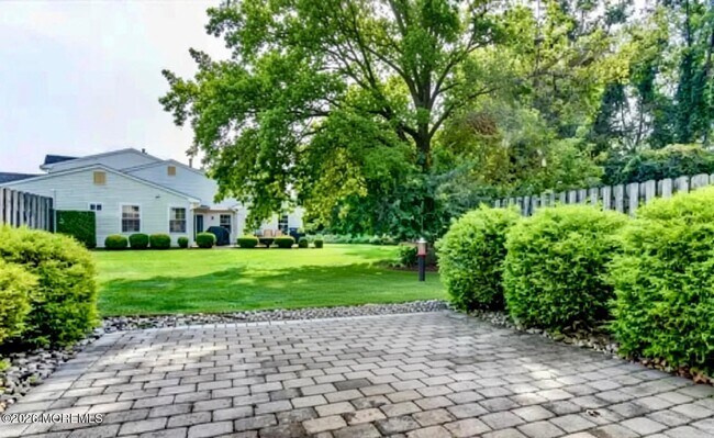 Building Photo - 35 Breakwater Square