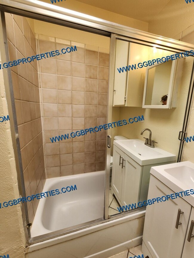 Building Photo - 10872 Stanford Ave