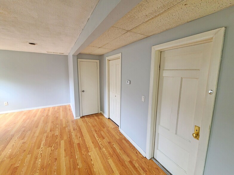 Building Photo - 367 West Ave