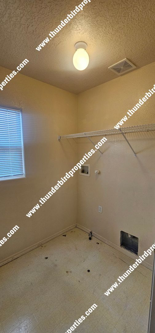 Building Photo - Spacious 4 bedroom, 3 bathroom in Ventana ...
