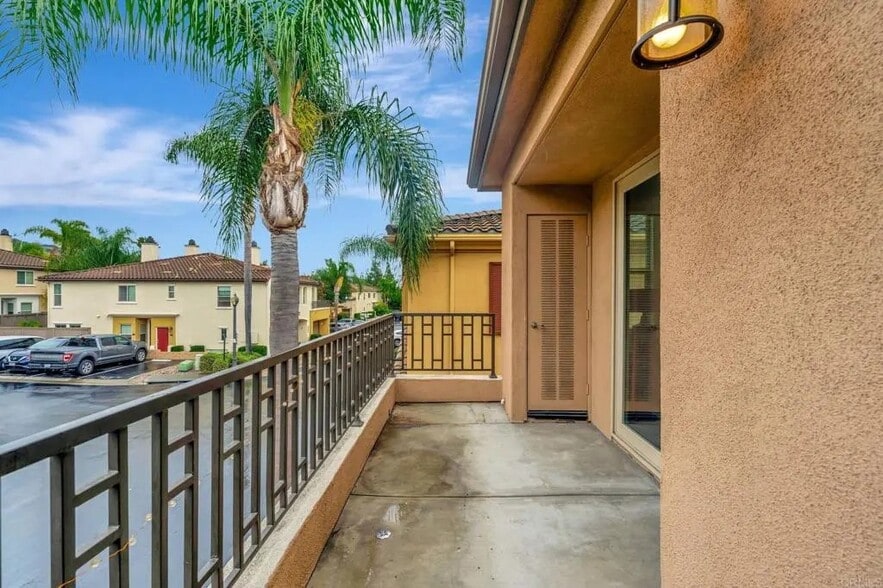 Building Photo - 2642 Bellezza Dr