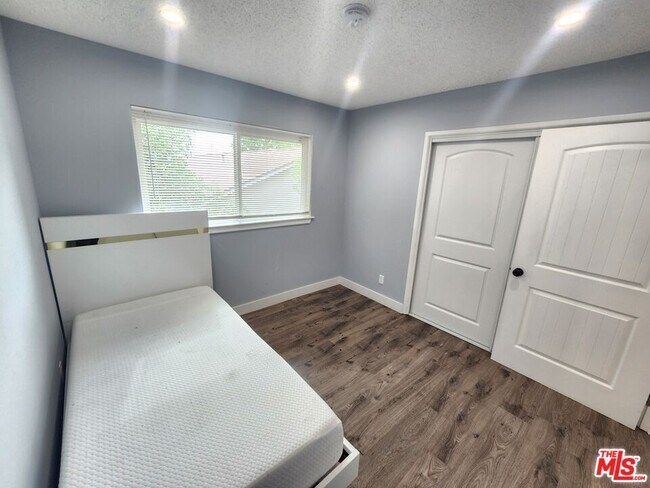 Building Photo - 11665 Babbitt Ave