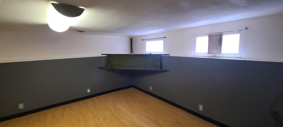 Building Photo - 431 Elm St