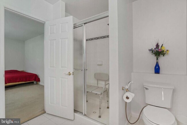 Building Photo - 5135 Summit Dr