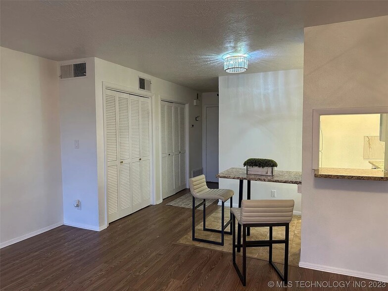 Building Photo - 123 Falconhead Dr