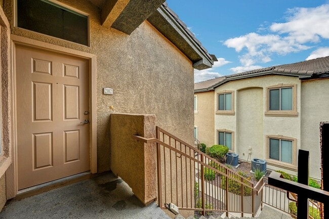 Building Photo - Second Story Condo with Open Floor Plan and Granite Counters