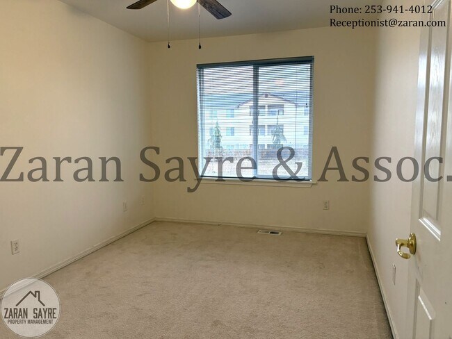 Building Photo - 178- Great 3 Bedroom Townhouse Condo in Milton!