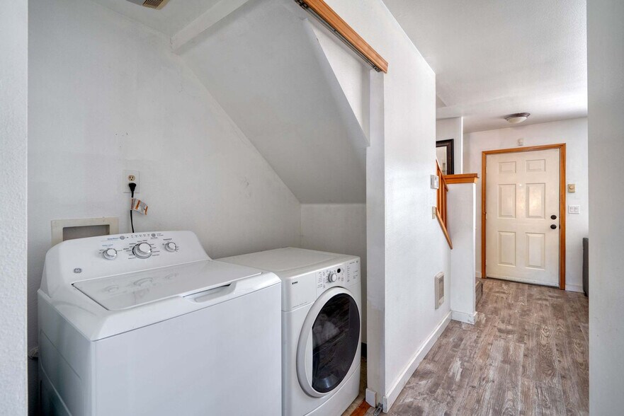 Building Photo - 5040 NE 18th Ave