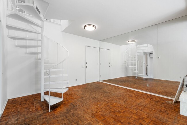 Building Photo - San Pedro Square - West Campus / Shoal Cre...