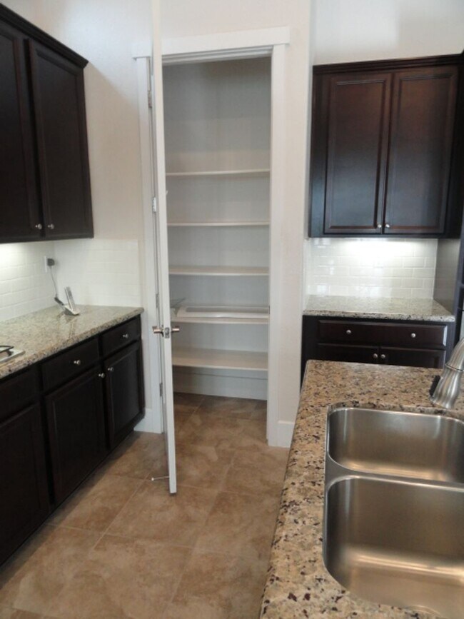 Building Photo - Great Home in East Garrison