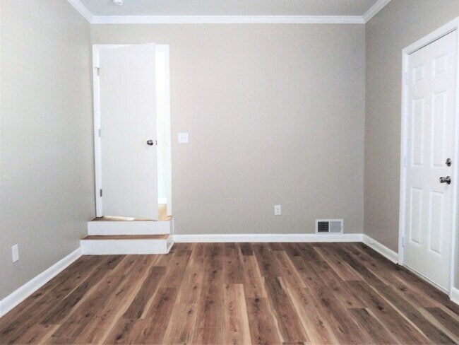 Building Photo - *5 Bedrooms & a Great Backyard!*  ~~~A_TRULY_FABULOUS_HOUSE~~~