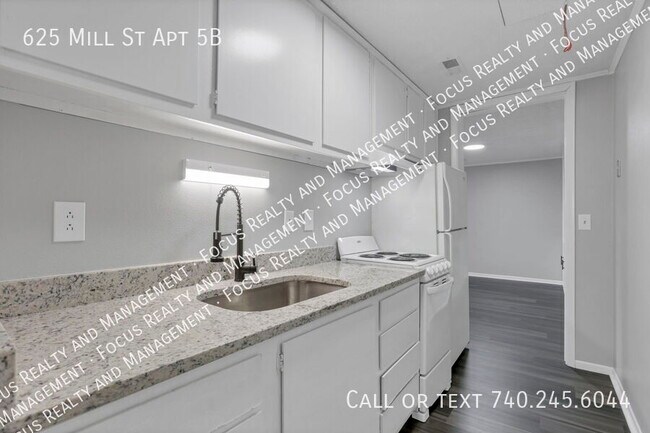 Building Photo - 625 Mill St