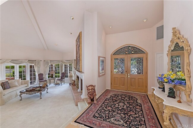 Building Photo - 6 South Peak