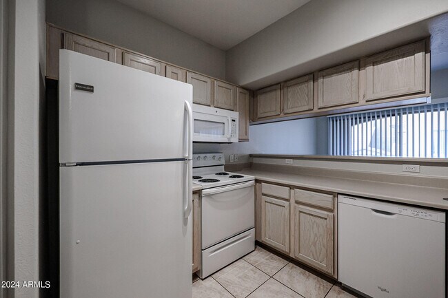Building Photo - 4644 N 22nd St