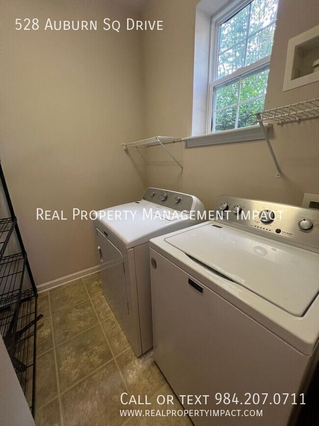Building Photo - 528 Auburn Square Dr