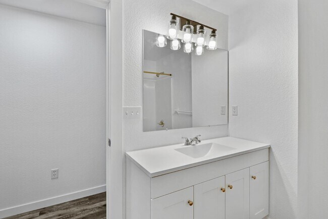 Building Photo - 9232 Mullen Rd SE