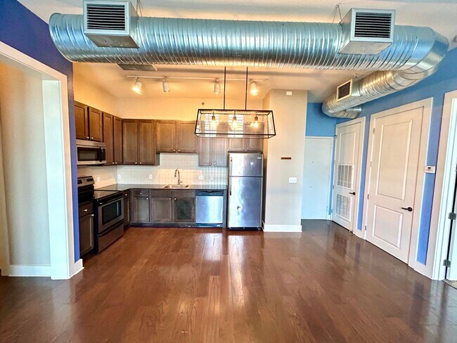Building Photo - 2 Bedroom Condo In A Very Desirable Gated ...