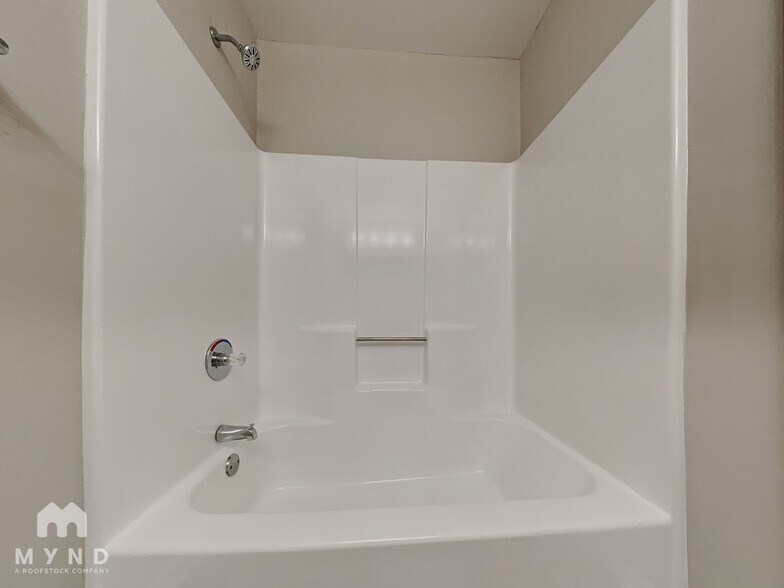 Building Photo - 5561 Northcut Dr