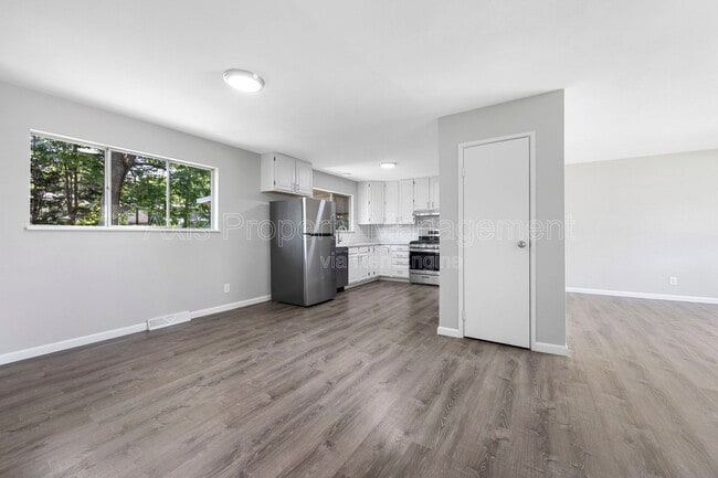 Building Photo - 906 Chula Dr