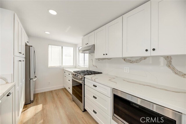 Building Photo - 1090 Loma Dr
