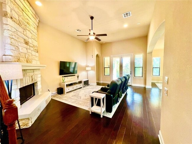 Building Photo - 422 Indianwood Dr
