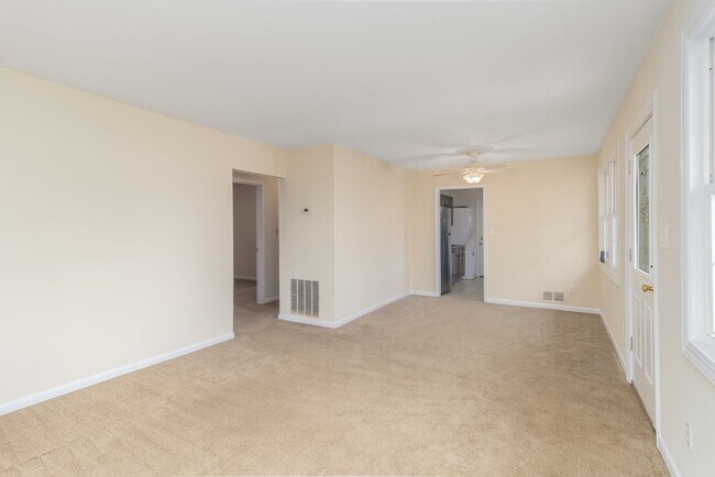 Building Photo - CITY OF FREDERICKSBURG 3 BEDROOM HOME FOR RENT