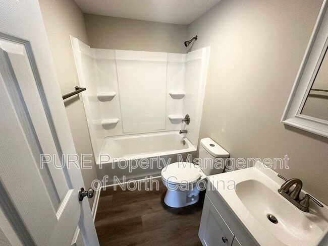 Building Photo - 606 Carver Dr