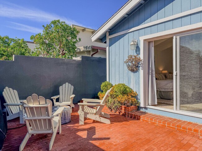 Building Photo - 4954 Dolphin Way