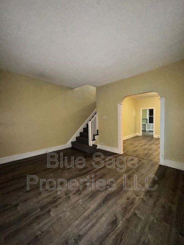 Building Photo - 906 Coates St