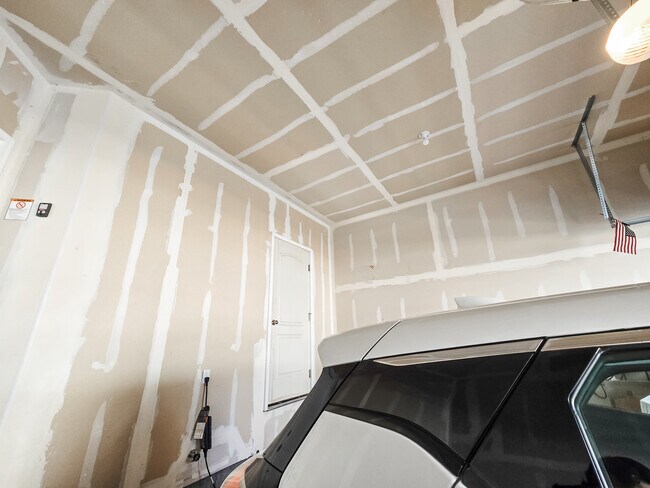 Building Photo - 261 W 490 N