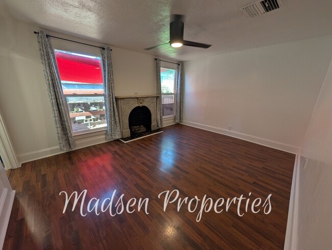 Building Photo - 604 Orient St