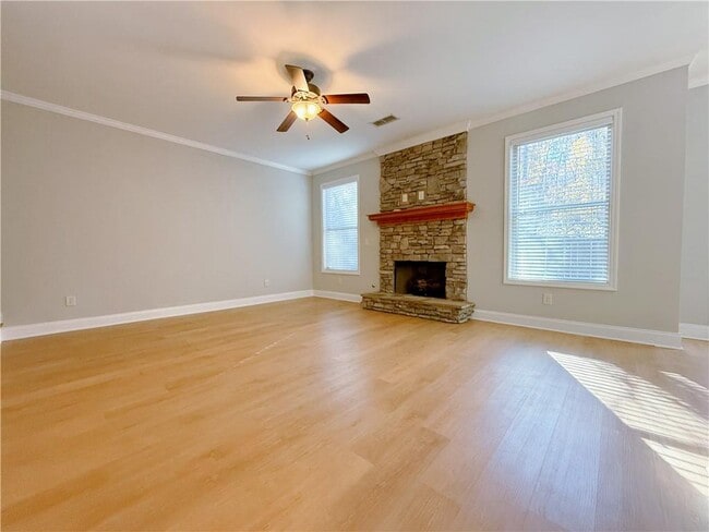 Building Photo - 636 Royal Crest Ct